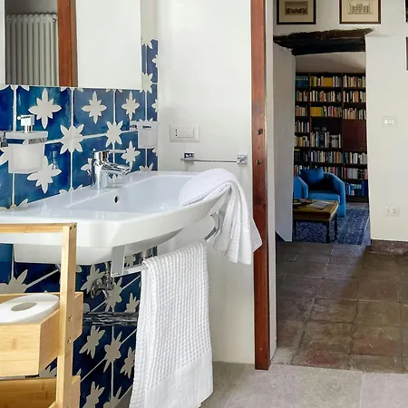 Hébergement de vacances Historic With Panoramic Pool *